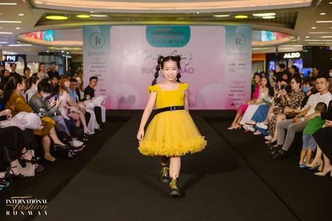 Maya Hồ du hành theo thời gian cùng thời trang trẻ em - Ảnh 3. Maya Hồ du hành theo thời gian cùng thời trang trẻ em - Ảnh 3.
