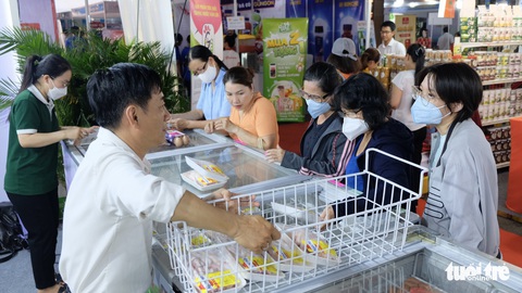 200 gian hàng hội chợ Tôn vinh hàng Việt Nam sẵn sàng đón khách - Ảnh 2. 200 gian hàng hội chợ Tôn vinh hàng Việt Nam sẵn sàng đón khách - Ảnh 2.