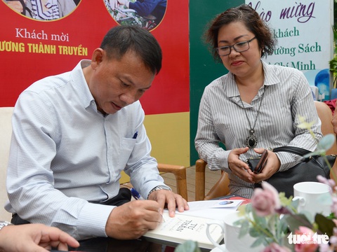 Những câu chuyện chấn động từ nước Anh tới đường sách TP.HCM - Ảnh 3. Những câu chuyện chấn động từ nước Anh tới đường sách TP.HCM - Ảnh 3.