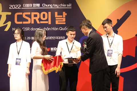 LG cùng Hiệp hội Doanh nghiệp Hàn Quốc trao học bổng cho sinh viên tài năng - Ảnh 1. LG cùng Hiệp hội Doanh nghiệp Hàn Quốc trao học bổng cho sinh viên tài năng - Ảnh 1.