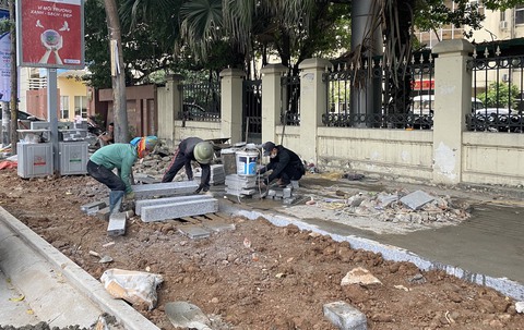 Hà Nội có bao nhiêu tuyến phố được lát đá tự nhiên ở vỉa hè? - Ảnh 1. Hà Nội có bao nhiêu tuyến phố được lát đá tự nhiên ở vỉa hè? - Ảnh 1.