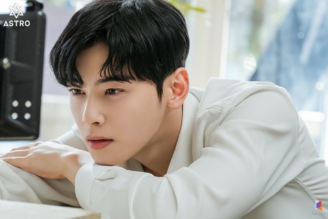 Lee Min Ho bị trai đẹp không góc chết Cha Eun Woo soán mất ngôi vương - Ảnh 4. Lee Min Ho bị trai đẹp không góc chết Cha Eun Woo soán mất ngôi vương - Ảnh 4.