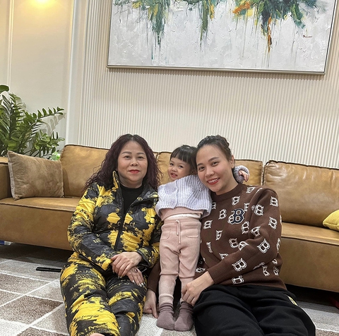 Ảnh vui sao Việt 10-12: Con gái Cường Đôla lí lắc bên mẹ và bà ngoại - Ảnh 1. Ảnh vui sao Việt 10-12: Con gái Cường Đôla lí lắc bên mẹ và bà ngoại - Ảnh 1.