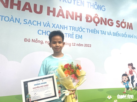 Cậu bé khiếm thính đoạt giải nhất làm video 1 phút xanh giảm biến đổi khí hậu - Ảnh 1. Cậu bé khiếm thính đoạt giải nhất làm video 1 phút xanh giảm biến đổi khí hậu - Ảnh 1.