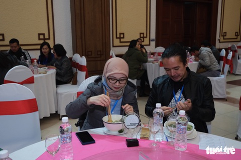 Đại sứ và các nhà ngoại giao hào hứng trải nghiệm phở tại Nam Định - Ảnh 13. Đại sứ và các nhà ngoại giao hào hứng trải nghiệm phở tại Nam Định - Ảnh 13.
