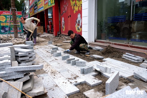 Vì sao vỉa hè đá bền 70 năm nhưng sớm hỏng? - Ảnh 2. Vì sao vỉa hè đá bền 70 năm nhưng sớm hỏng? - Ảnh 2.
