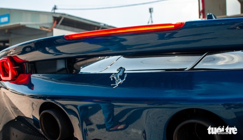 Nguyễn Quốc Cường lái Ferrari SF90 Spider giá hơn 40 tỉ đồng đi đăng ký biển số - Ảnh 12. Nguyễn Quốc Cường lái Ferrari SF90 Spider giá hơn 40 tỉ đồng đi đăng ký biển số - Ảnh 12.