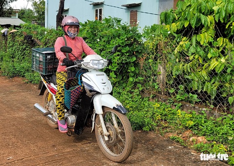 Tiếp sức đến trường: Chở tương lai con trên xe hàng rong của mẹ - Ảnh 3. Tiếp sức đến trường: Chở tương lai con trên xe hàng rong của mẹ - Ảnh 3.