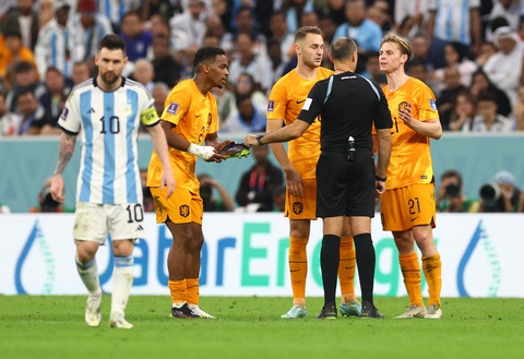Messi chỉ trích trọng tài: Ông ấy không nên cầm còi trận đấu quan trọng như vậy - Ảnh 1. Messi chỉ trích trọng tài: Ông ấy không nên cầm còi trận đấu quan trọng như vậy - Ảnh 1.