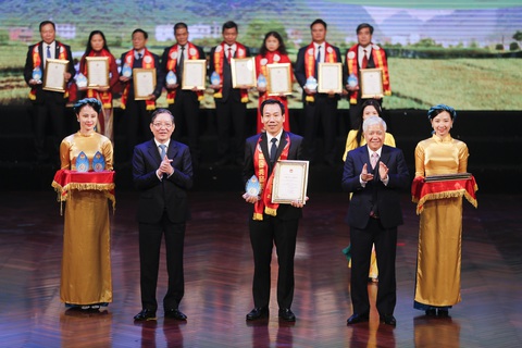 Thanh niên 29 tuổi được vinh danh Nhà khoa học của nhà nông năm 2022 - Ảnh 1. Thanh niên 29 tuổi được vinh danh Nhà khoa học của nhà nông năm 2022 - Ảnh 1.
