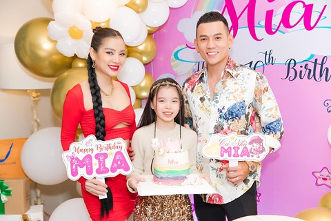 Ảnh vui sao Việt 10-12: Con gái Cường Đôla lí lắc bên mẹ và bà ngoại - Ảnh 6. Ảnh vui sao Việt 10-12: Con gái Cường Đôla lí lắc bên mẹ và bà ngoại - Ảnh 6.
