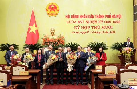 Hà Nội miễn nhiệm, bầu mới nhiều vị trí lãnh đạo - Ảnh 2. Hà Nội miễn nhiệm, bầu mới nhiều vị trí lãnh đạo - Ảnh 2.