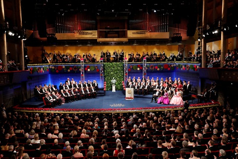 Lễ trao giải Nobel trở lại sang trọng, mời đủ người thắng giải ba năm - Ảnh 6. Lễ trao giải Nobel trở lại sang trọng, mời đủ người thắng giải ba năm - Ảnh 6.