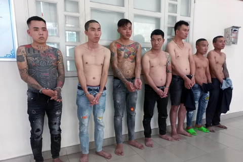Bắt băng nhóm thủ súng, dao cướp tài sản người đi đường - Ảnh 1. Bắt băng nhóm thủ súng, dao cướp tài sản người đi đường - Ảnh 1.