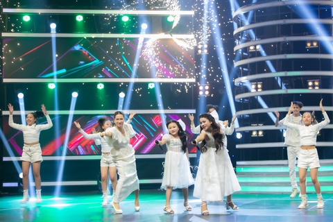 Xuất hiện... 3 Hòa Minzy quẩy cực sung ở Gương mặt thân quen 2022 - Ảnh 3. Xuất hiện... 3 Hòa Minzy quẩy cực sung ở Gương mặt thân quen 2022 - Ảnh 3.