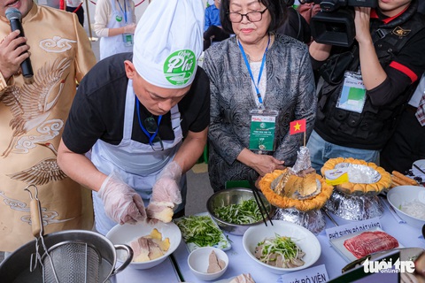 Chung kết Đi tìm người nấu phở ngon: từ miền núi phía Bắc tới miền Nam, có thí sinh từ Úc về thi - Ảnh 11. Chung kết Đi tìm người nấu phở ngon: từ miền núi phía Bắc tới miền Nam, có thí sinh từ Úc về thi - Ảnh 11.