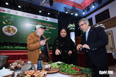 Ngày của phở 2022: Hào hứng và bất ngờ với các nhà ngoại giao - Ảnh 1. Ngày của phở 2022: Hào hứng và bất ngờ với các nhà ngoại giao - Ảnh 1.