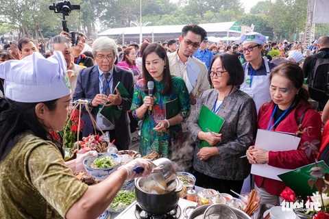 Chung kết Đi tìm người nấu phở ngon: từ miền núi phía Bắc tới miền Nam, có thí sinh từ Úc về thi - Ảnh 16. Chung kết Đi tìm người nấu phở ngon: từ miền núi phía Bắc tới miền Nam, có thí sinh từ Úc về thi - Ảnh 16.
