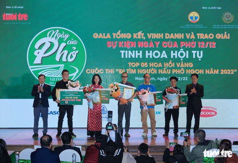 Hoa hồi vàng 2022 - Ảnh: NAM TRẦN Hoa hồi vàng 2022 - Ảnh: NAM TRẦN