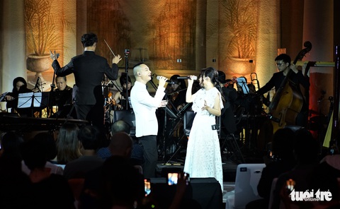 Nguyễn Hải Phong bên Phan Mạnh Quỳnh và TDK trong live show Nghe gió kể - Ảnh 7. Nguyễn Hải Phong bên Phan Mạnh Quỳnh và TDK trong live show Nghe gió kể - Ảnh 7.