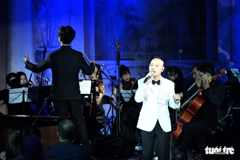 Nguyễn Hải Phong bên Phan Mạnh Quỳnh và TDK trong live show Nghe gió kể - Ảnh 3. Nguyễn Hải Phong bên Phan Mạnh Quỳnh và TDK trong live show Nghe gió kể - Ảnh 3.