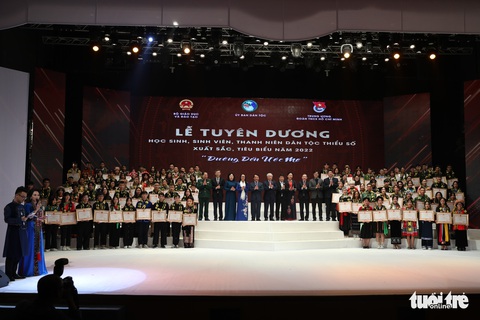 142 học sinh, sinh viên và thanh niên dân tộc thiểu số xuất sắc được tuyên dương - Ảnh 1. 142 học sinh, sinh viên và thanh niên dân tộc thiểu số xuất sắc được tuyên dương - Ảnh 1.