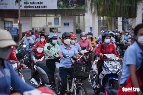 Các khu công nghiệp cần mở trung tâm y tế cho công nhân - Ảnh 2. Các khu công nghiệp cần mở trung tâm y tế cho công nhân - Ảnh 2.