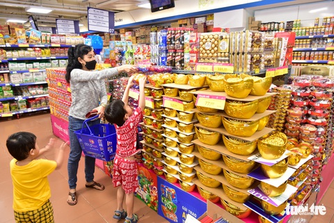 Muốn tăng thu ngân sách, cần tiếp tục miễn và giảm thuế, phí - Ảnh 1. Muốn tăng thu ngân sách, cần tiếp tục miễn và giảm thuế, phí - Ảnh 1.