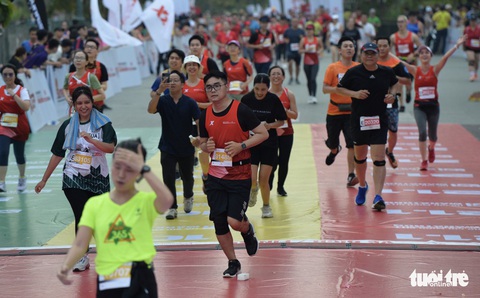 Hơn 12.000 người chạy giải marathon quảng bá du lịch TP.HCM - Ảnh 3. Hơn 12.000 người chạy giải marathon quảng bá du lịch TP.HCM - Ảnh 3.