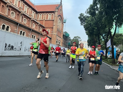Hơn 12.000 người chạy giải marathon quảng bá du lịch TP.HCM - Ảnh 1. Hơn 12.000 người chạy giải marathon quảng bá du lịch TP.HCM - Ảnh 1.