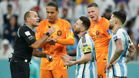 FIFA mở cuộc điều tra, Messi có thể bị cấm đá bán kết - Ảnh 2. FIFA mở cuộc điều tra, Messi có thể bị cấm đá bán kết - Ảnh 2.