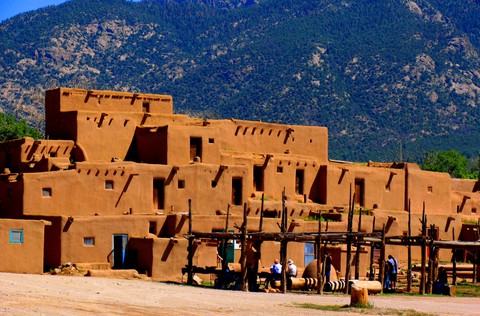 Những ngôi nhà pueblo hồi sinh ở Santa Fe - Ảnh 2. Những ngôi nhà pueblo hồi sinh ở Santa Fe - Ảnh 2.
