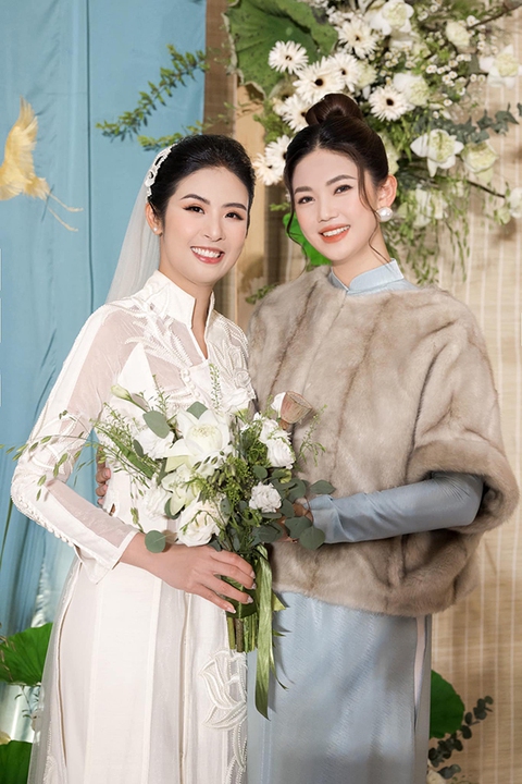Ảnh vui sao Việt 11-12: Ca sĩ Mỹ Tâm nhí nhảnh đội cài tuần lộc - Ảnh 8. Ảnh vui sao Việt 11-12: Ca sĩ Mỹ Tâm nhí nhảnh đội cài tuần lộc - Ảnh 8.