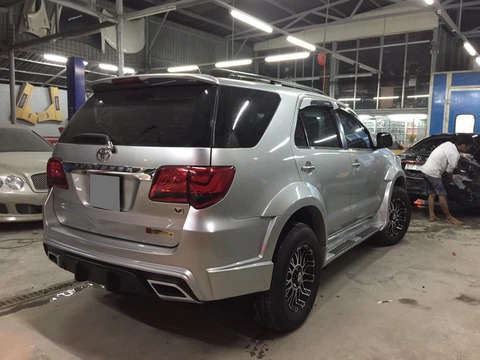Hãng độ hô biến Toyota Fortuner cũ sang phong cách Lexus nhưng trông hơi... sai sai - Ảnh 7. Hãng độ hô biến Toyota Fortuner cũ sang phong cách Lexus nhưng trông hơi... sai sai - Ảnh 7.