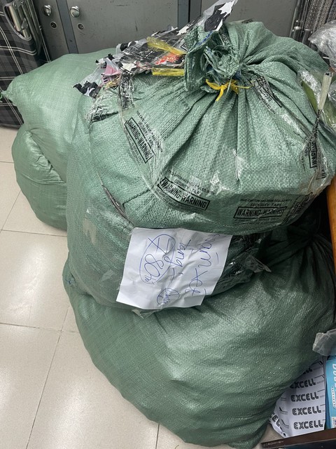 Phá đường dây trộm tài sản tại kho hàng sân bay Tân Sơn Nhất - Ảnh 2. Phá đường dây trộm tài sản tại kho hàng sân bay Tân Sơn Nhất - Ảnh 2.