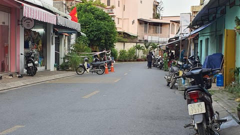 Nghi án mâu thuẫn nợ tiền cá độ bóng đá, một thanh niên bị đâm chết ở Thủ Đức - Ảnh 1. Nghi án mâu thuẫn nợ tiền cá độ bóng đá, một thanh niên bị đâm chết ở Thủ Đức - Ảnh 1.