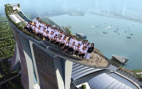 Ảnh vui 12-12: Cả lớp chụp ảnh kỷ niệm lần đầu đi chơi với nhau - Ảnh 1.