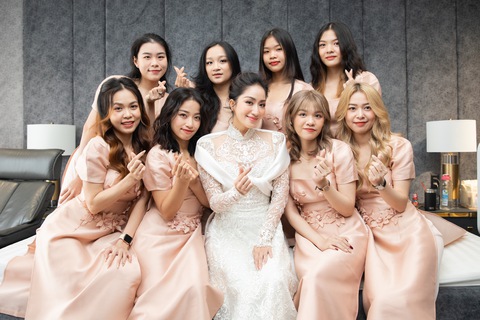 Khánh Thi - Phan Hiển nhận tiền, vàng trĩu tay ngày ăn hỏi - Ảnh 2. Khánh Thi - Phan Hiển nhận tiền, vàng trĩu tay ngày ăn hỏi - Ảnh 2.
