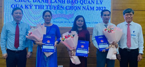 TP.HCM chính thức bổ nhiệm 3 phó hiệu trưởng qua thi tuyển - Ảnh 1. TP.HCM chính thức bổ nhiệm 3 phó hiệu trưởng qua thi tuyển - Ảnh 1.
