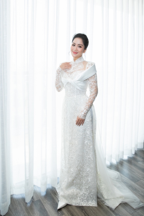 Khánh Thi - Phan Hiển nhận tiền, vàng trĩu tay ngày ăn hỏi - Ảnh 5. Khánh Thi - Phan Hiển nhận tiền, vàng trĩu tay ngày ăn hỏi - Ảnh 5.