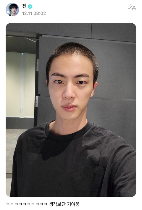 Hình ảnh Jin BTS xuống tóc đi nhập ngũ gây sốt mạng xã hội - Ảnh 1. Hình ảnh Jin BTS xuống tóc đi nhập ngũ gây sốt mạng xã hội - Ảnh 1.