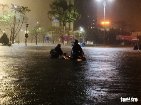 Đà Nẵng: Nhiều chỗ ngập úng xử lý chưa xong, lại có thêm các điểm ngập nặng - Ảnh 1. Đà Nẵng: Nhiều chỗ ngập úng xử lý chưa xong, lại có thêm các điểm ngập nặng - Ảnh 1.