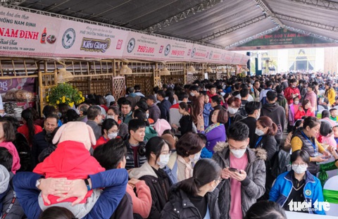 Hàng vạn người tới cuộc hành hương của phở - Ảnh 2. Hàng vạn người tới cuộc hành hương của phở - Ảnh 2.