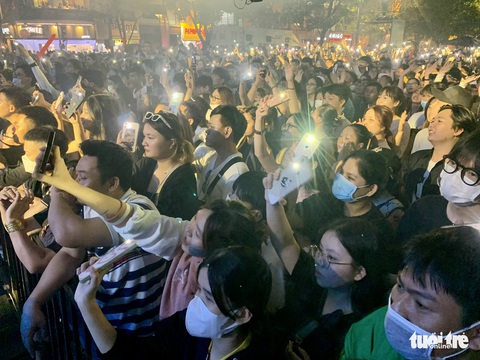 Kết thúc Hò Dô 2022: Ngàn khán giả chung tiếng hát, Quốc Nghiệp xuất hiện bất ngờ - Ảnh 3. Kết thúc Hò Dô 2022: Ngàn khán giả chung tiếng hát, Quốc Nghiệp xuất hiện bất ngờ - Ảnh 3.