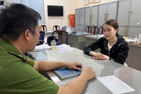 Vụ múa thoát y tại quán karaoke: Khởi tố băng nhóm bắt giữ, ép buộc nhiều cô gái vay nợ, bán dâm - Ảnh 2. Vụ múa thoát y tại quán karaoke: Khởi tố băng nhóm bắt giữ, ép buộc nhiều cô gái vay nợ, bán dâm - Ảnh 2.