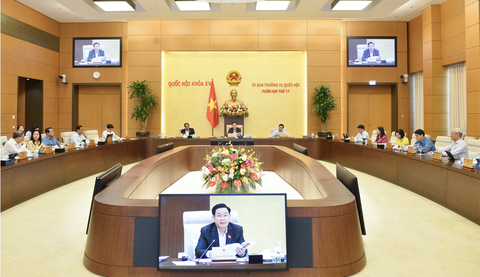 Tin tức sáng 13-12: Trùm buôn lậu Mười Tường lại hầu tòa; Tâm lý găm USD được giải tỏa - Ảnh 1. Tin tức sáng 13-12: Trùm buôn lậu Mười Tường lại hầu tòa; Tâm lý găm USD được giải tỏa - Ảnh 1.