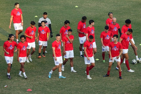 HLV Park Hang Seo giới thiệu bóng thi đấu AFF Cup 2022 cho tuyển Philippines - Ảnh 3. HLV Park Hang Seo giới thiệu bóng thi đấu AFF Cup 2022 cho tuyển Philippines - Ảnh 3.