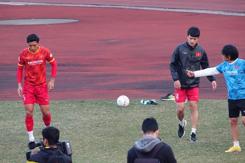 HLV Park Hang Seo giới thiệu bóng thi đấu AFF Cup 2022 cho tuyển Philippines - Ảnh 7. HLV Park Hang Seo giới thiệu bóng thi đấu AFF Cup 2022 cho tuyển Philippines - Ảnh 7.