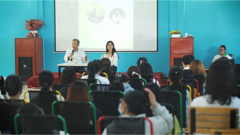 Nhà thơ Trương Anh Tú: Chỉ viết chiều lòng độc giả, sẽ như đom đóm tàn rất nhanh - Ảnh 2. Nhà thơ Trương Anh Tú: Chỉ viết chiều lòng độc giả, sẽ như đom đóm tàn rất nhanh - Ảnh 2.
