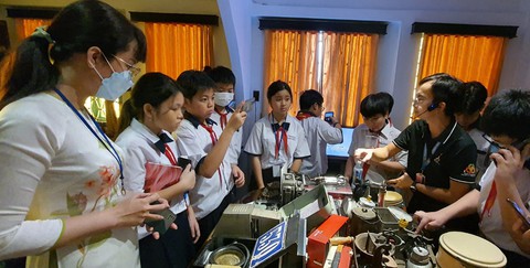 Chương trình giáo dục phổ thông mới: Gần hết học kỳ 1 vẫn chưa có tài liệu giáo dục địa phương! - Ảnh 1. Chương trình giáo dục phổ thông mới: Gần hết học kỳ 1 vẫn chưa có tài liệu giáo dục địa phương! - Ảnh 1.